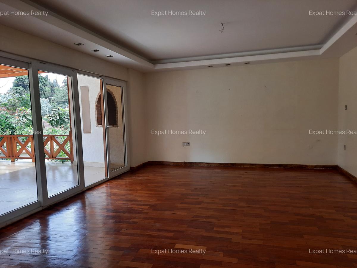 4 Bed Villa with En Suite in Lavington - 9