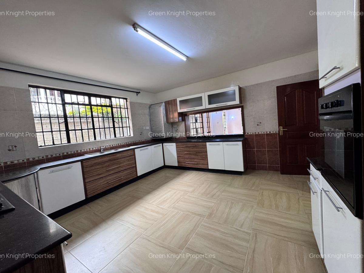 5 Bed Townhouse with En Suite in General Mathenge - 14