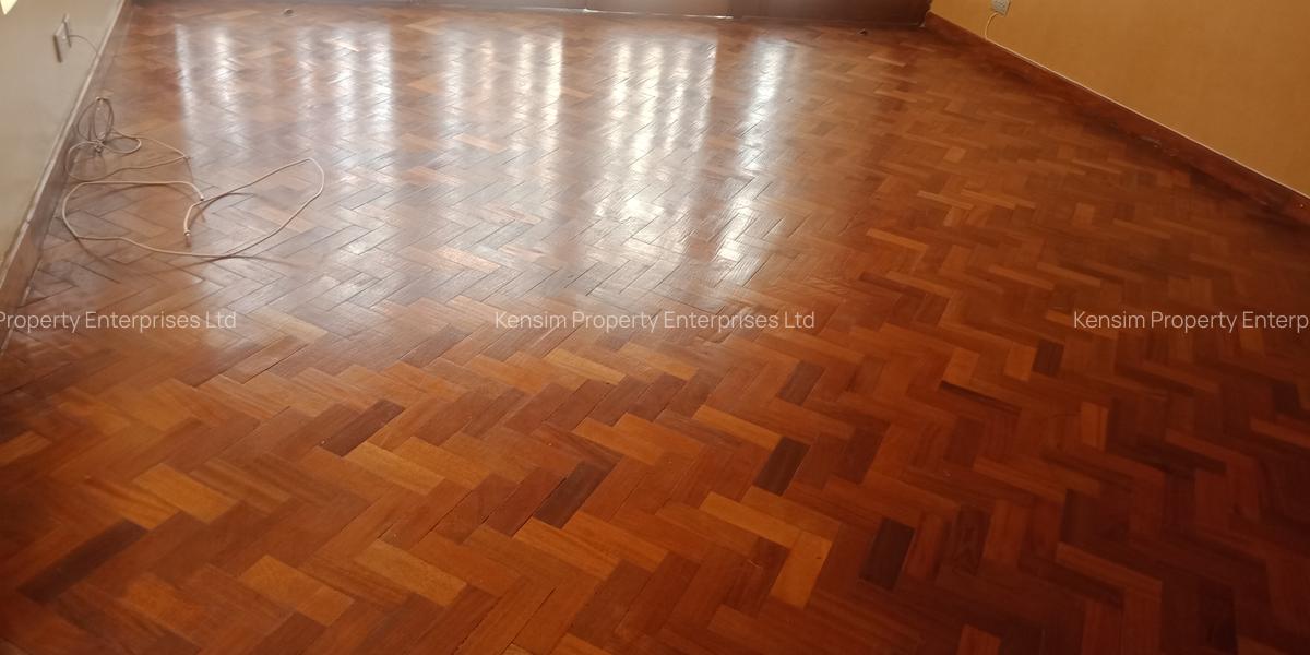 5 Bed Townhouse with En Suite in Lavington - 4