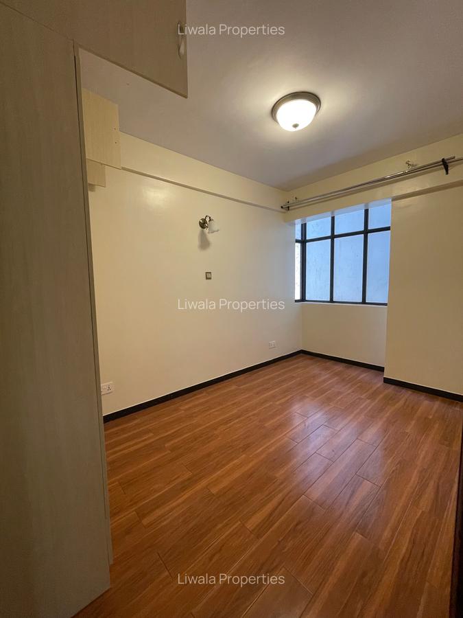 3 Bed Apartment with En Suite at Dennis Pritt Road - 8