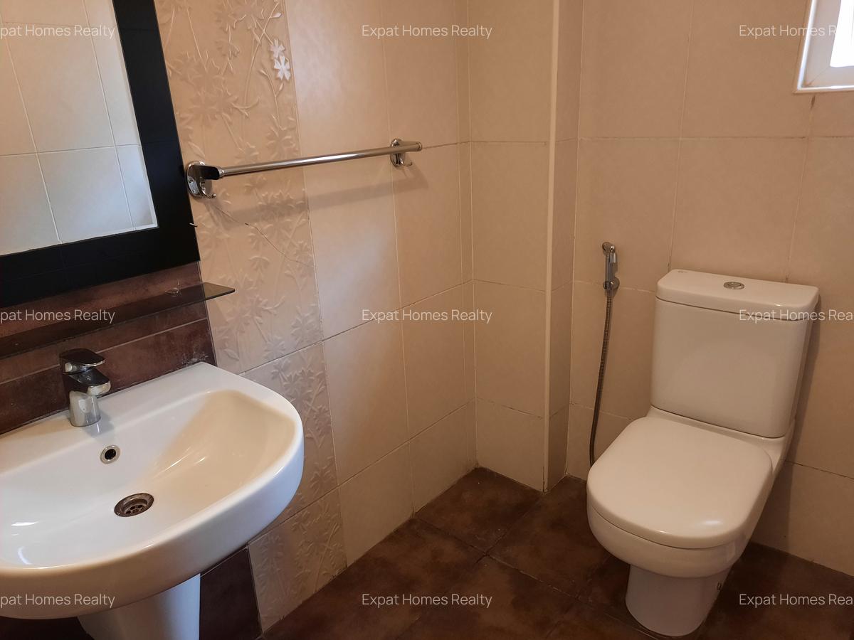 4 Bed Villa with En Suite in Lavington - 7