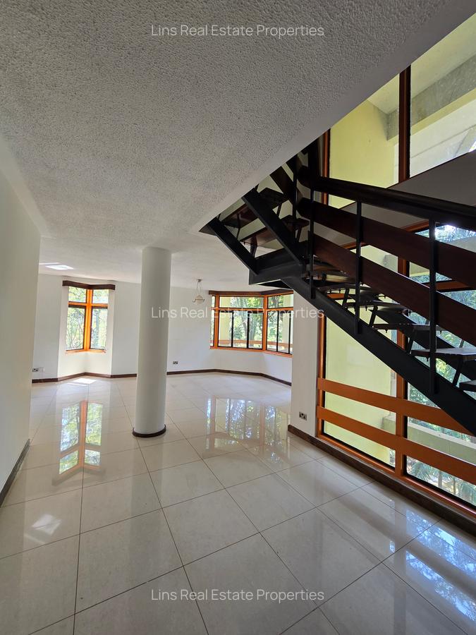 4 Bed Apartment with En Suite in Riverside - 13