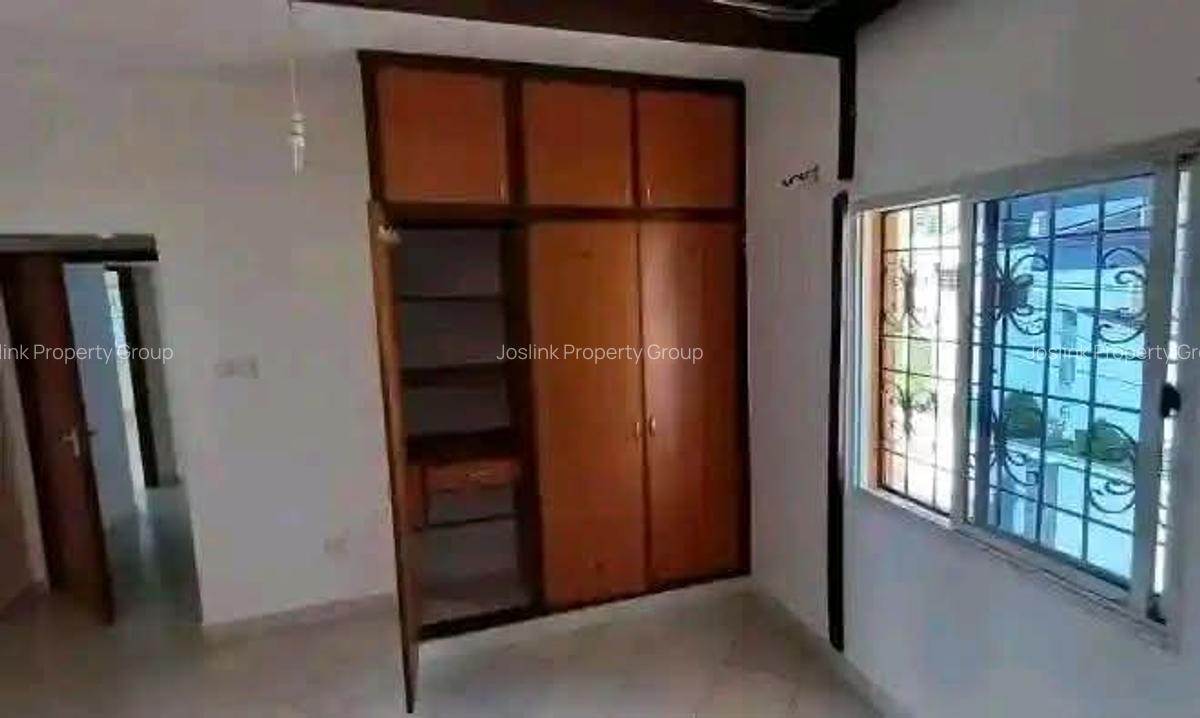 3 Bed Townhouse with En Suite at Greenwood Drive - 13