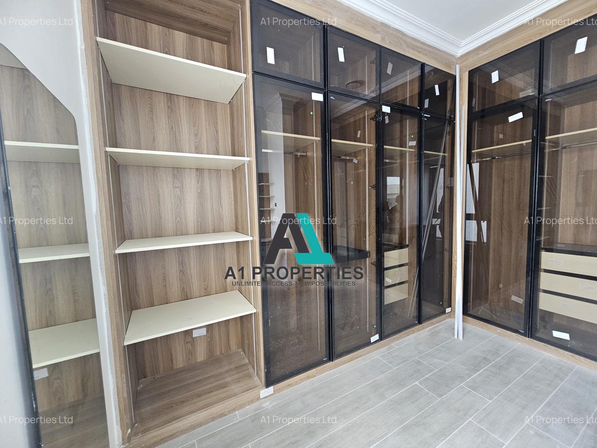 5 Bed Townhouse with En Suite in Lavington - 12