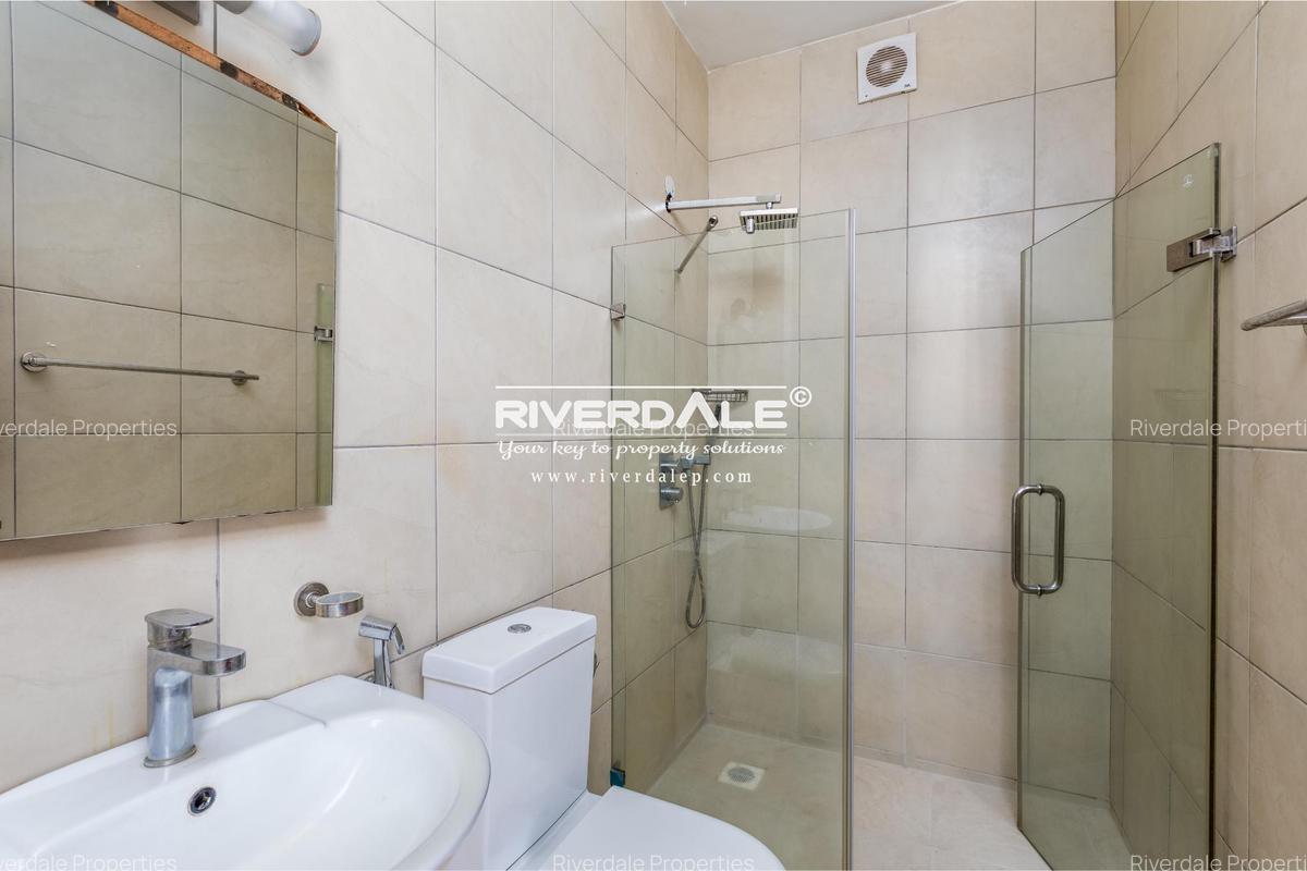 4 Bed Apartment with En Suite in Parklands - 7
