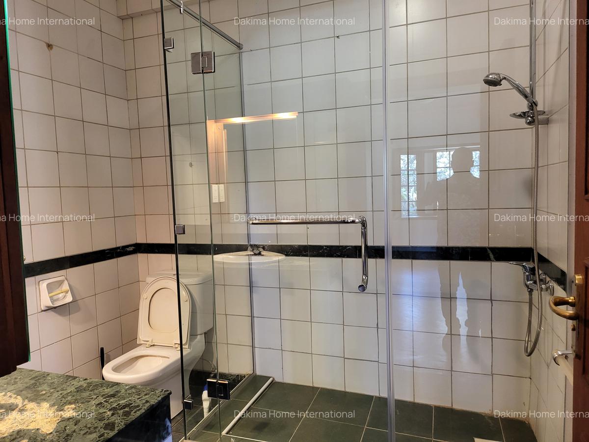 5 Bed House with En Suite in Runda - 7
