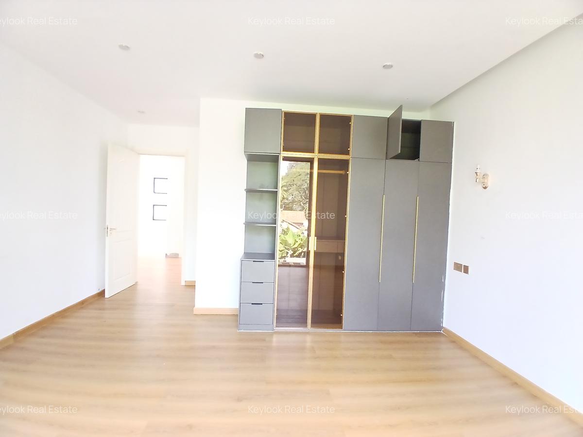5 Bed Townhouse with En Suite at Lavington Green - 14