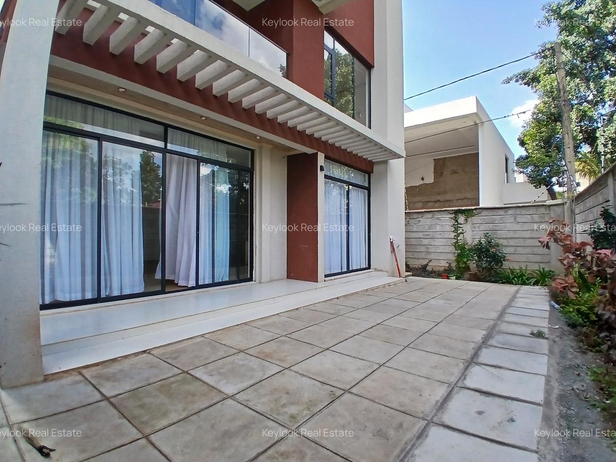 5 Bed Townhouse with En Suite at Lavington Green - 4