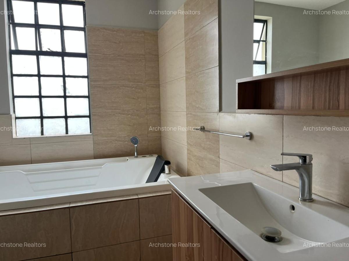 4 Bed Townhouse with En Suite in Kitisuru - 14
