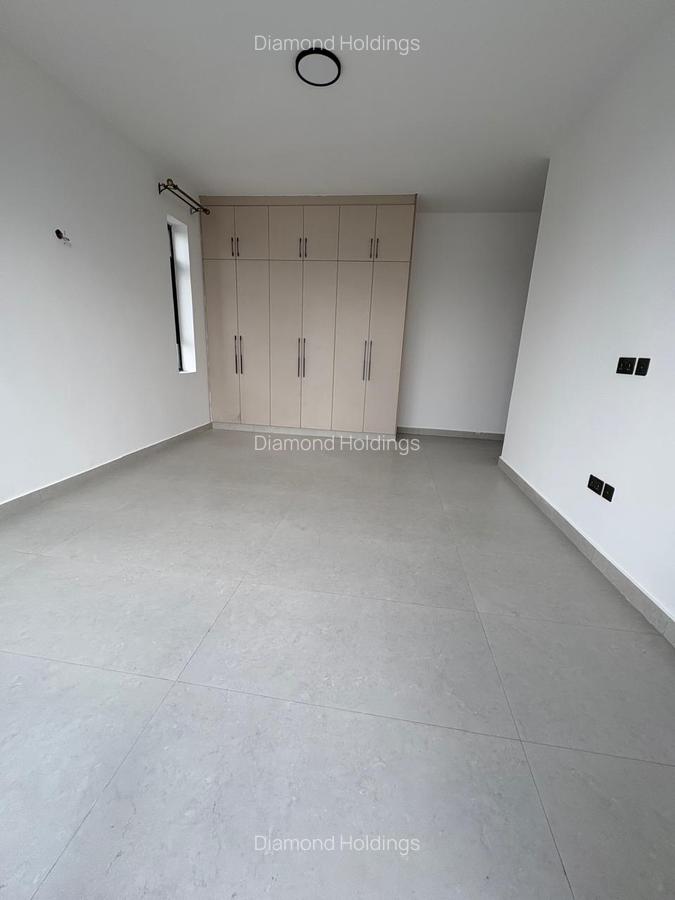 3 Bed Apartment with En Suite in Brookside - 19