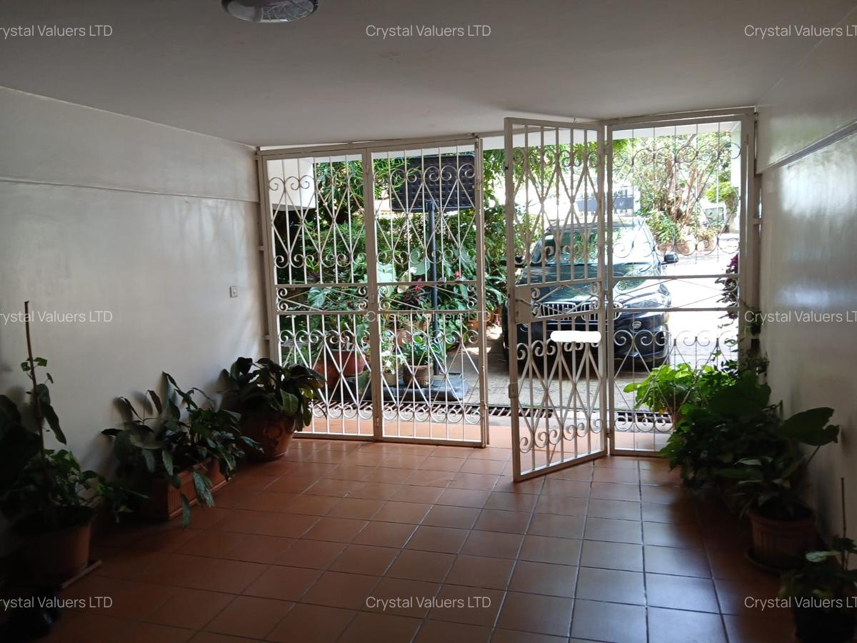 5 Bed Townhouse with En Suite in Rhapta Road - 11