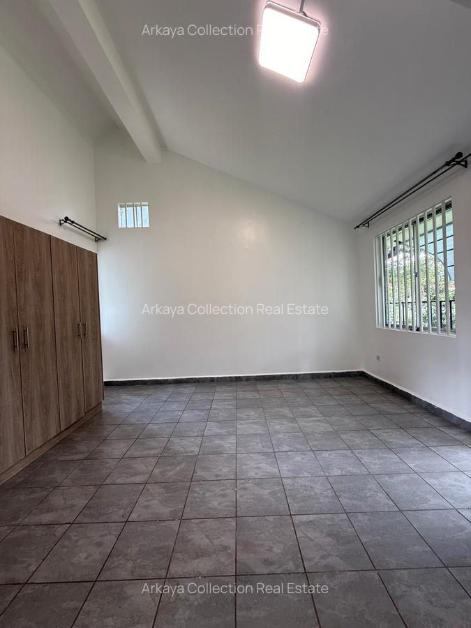 5 Bed House with En Suite in Nyari - 15