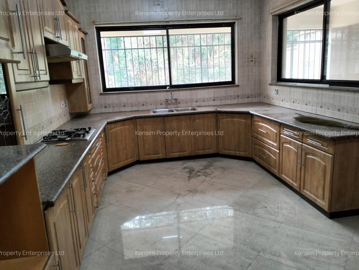 4 Bed Townhouse with En Suite in Westlands Area - 6