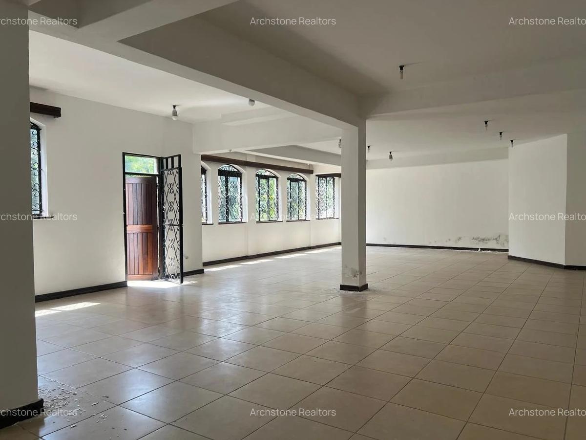 5 Bed House with En Suite in Nyari - 2