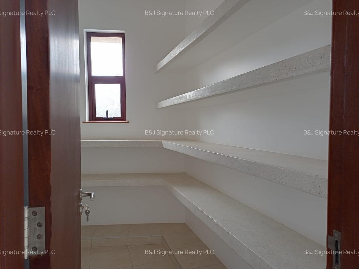 4 Bed Apartment with En Suite in General Mathenge - 12
