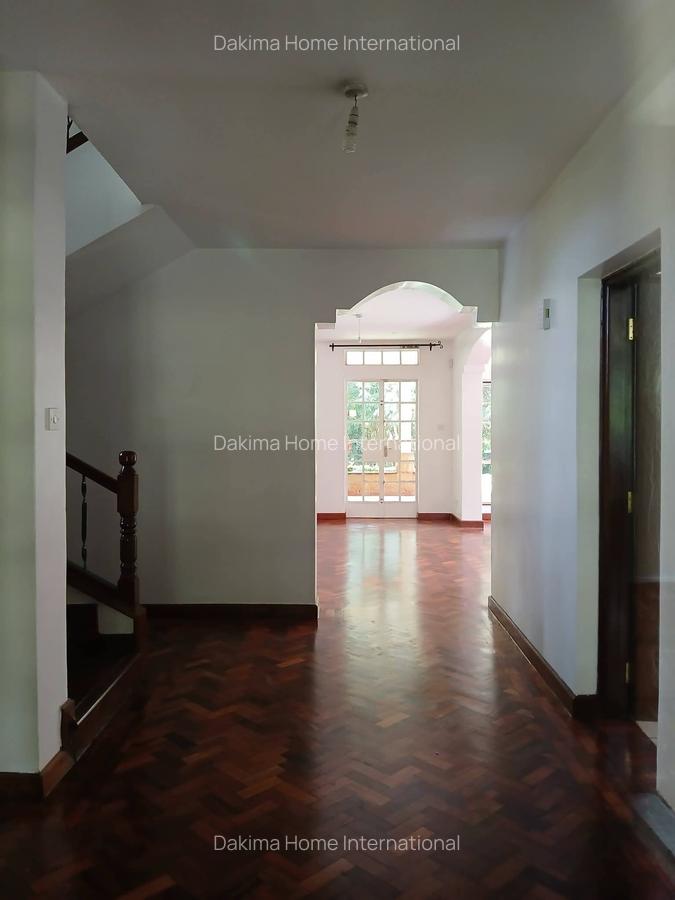 5 Bed Townhouse with En Suite in Rosslyn - 3