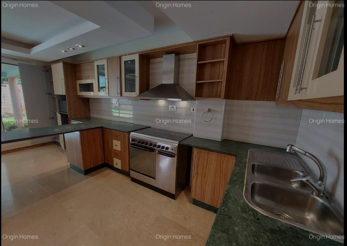 4 Bed Townhouse with En Suite at Lavington - 6