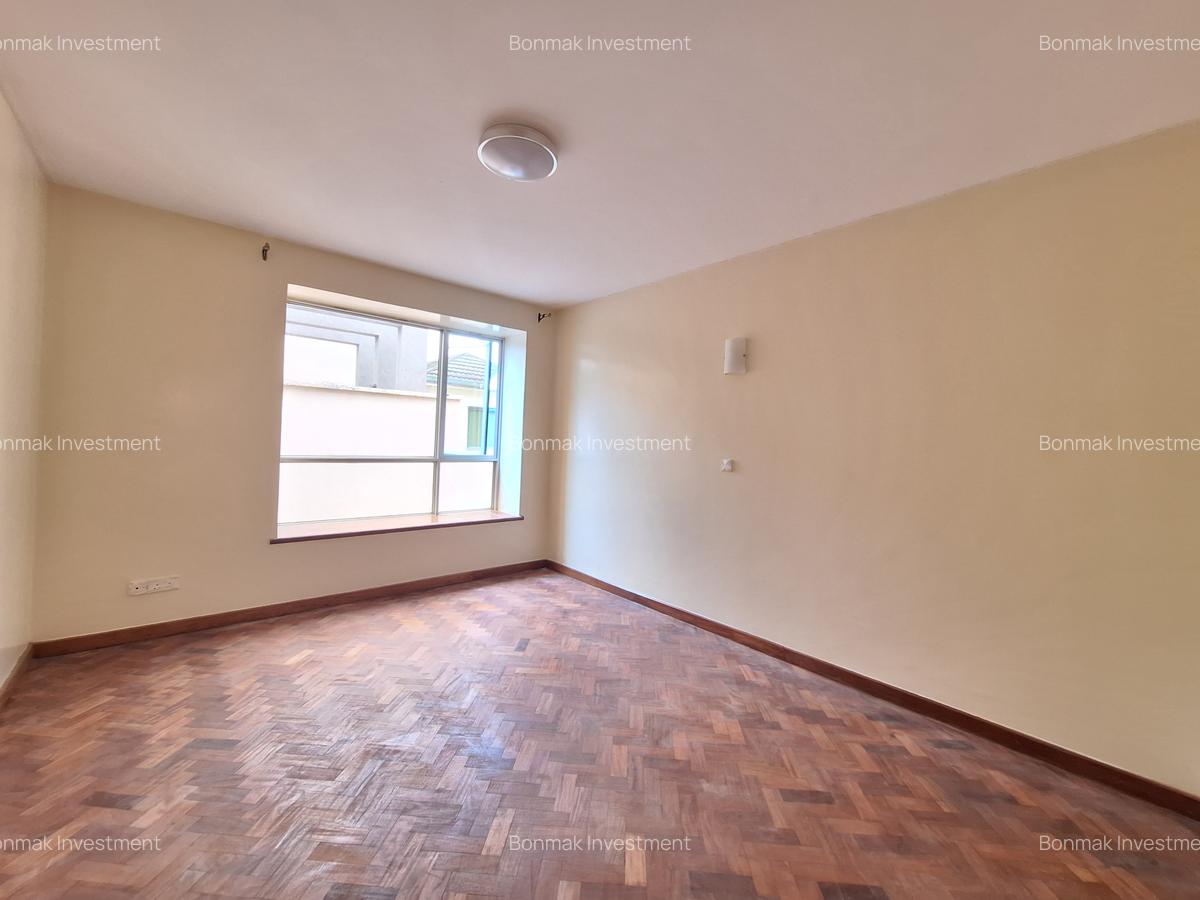 5 Bed Townhouse with En Suite at Lavington Green - 16