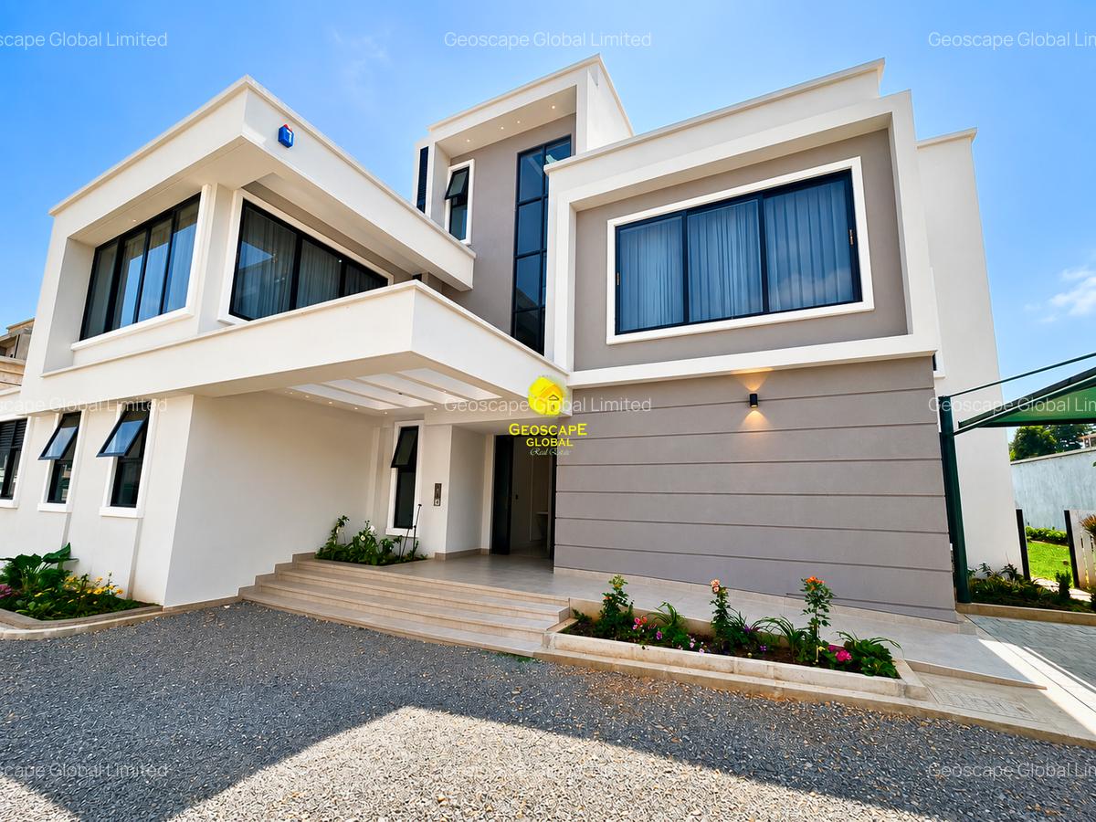 5 Bed House with En Suite in Runda - 1