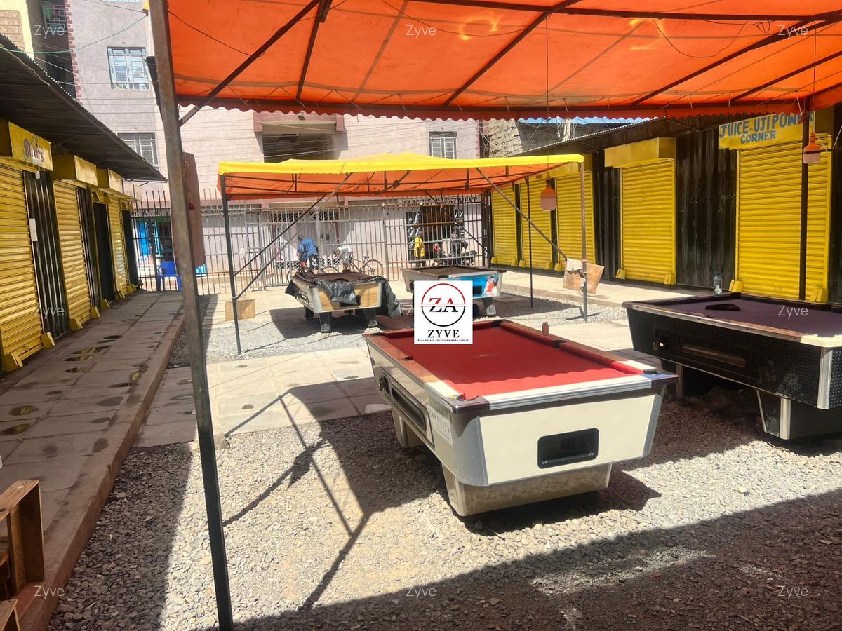 60 ft² Shop with Fibre Internet at Base - 9