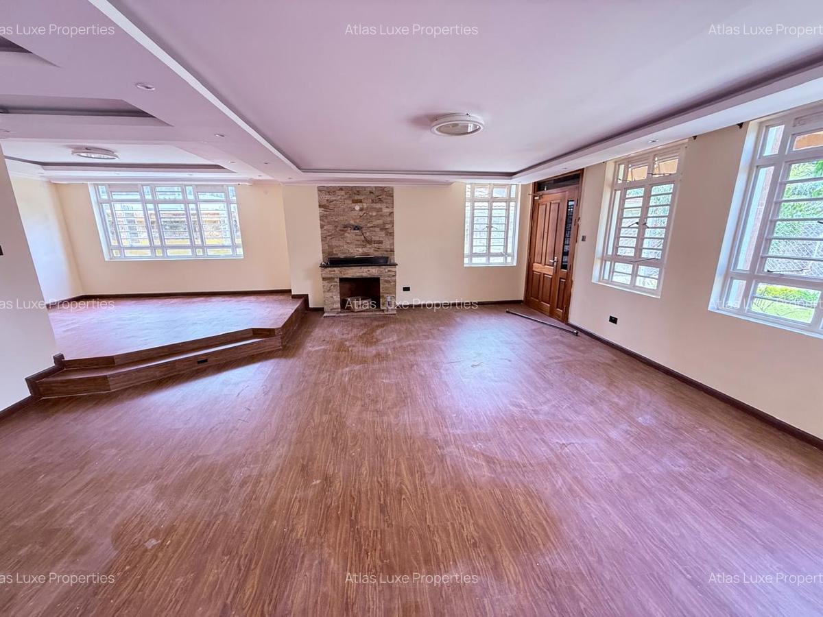 5 Bed Townhouse with En Suite in Ridgeways - 3