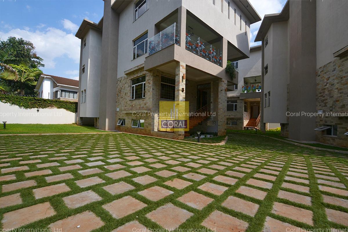 4 Bed Townhouse with Garden in Spring Valley - 20