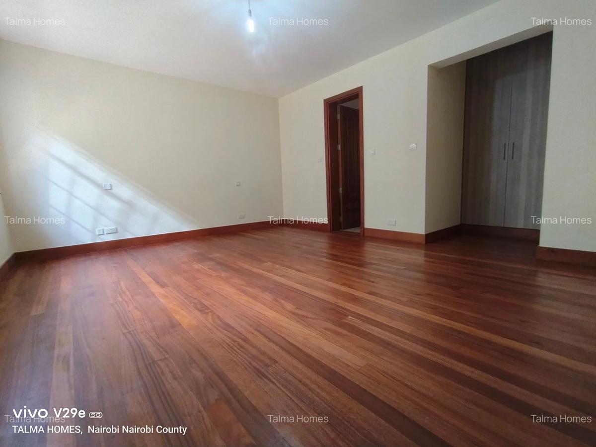 5 Bed Townhouse with En Suite at Off Convent Drive - 8