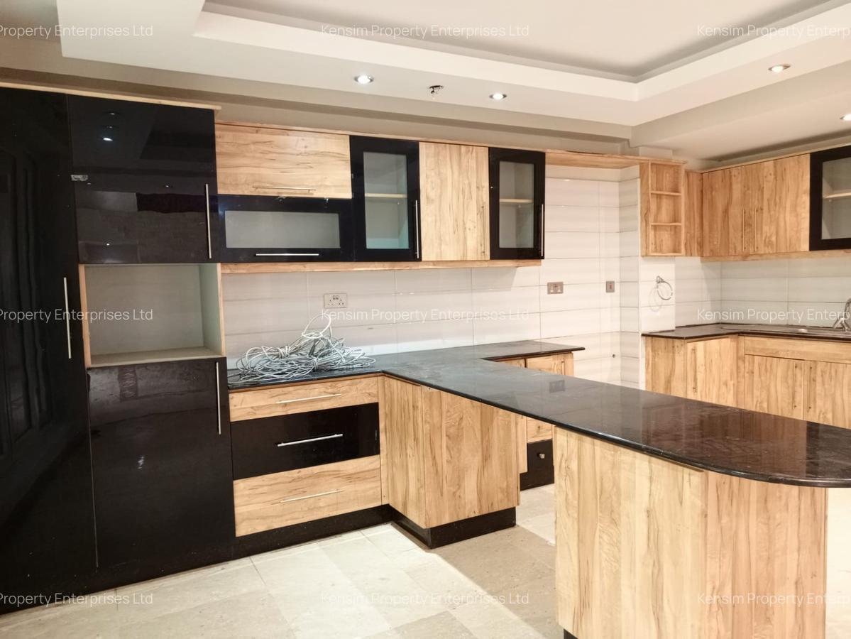 5 Bed Townhouse with En Suite in Lavington - 2