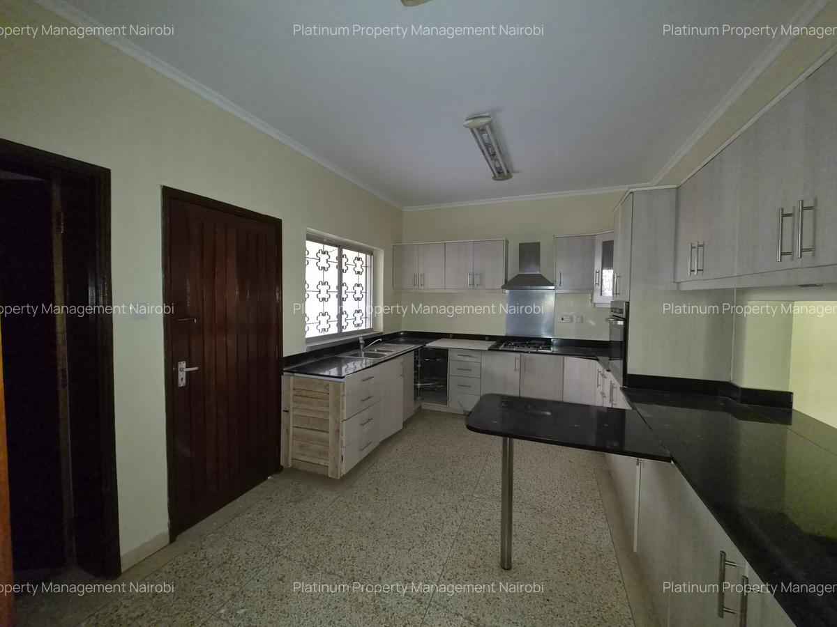 5 Bed House with En Suite at Second Parklands - 5