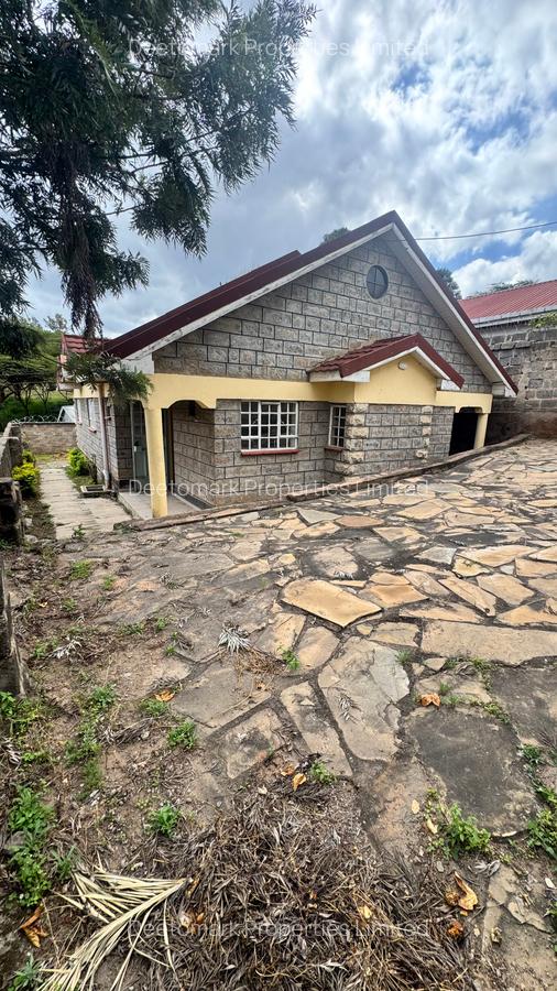 3 Bed House with En Suite at G56 - 1
