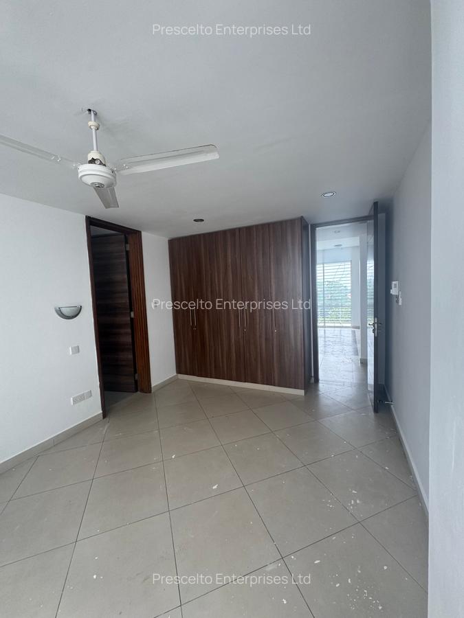 4 Bed Apartment with En Suite at Greenwood - 8