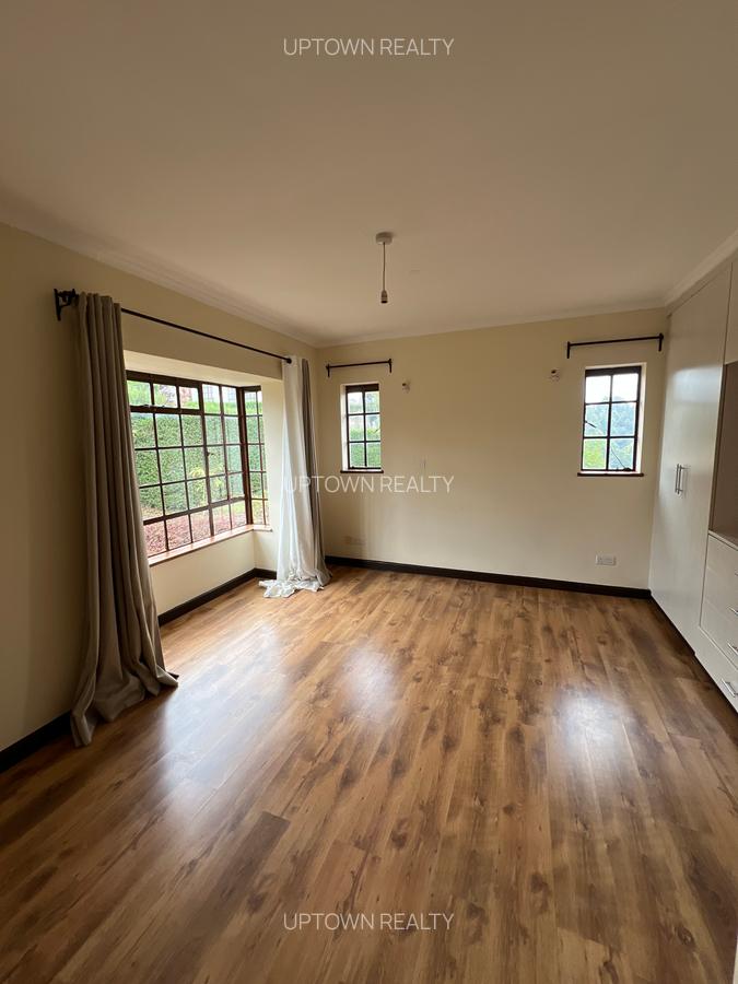 3 Bed Villa with En Suite at Redhill - 18