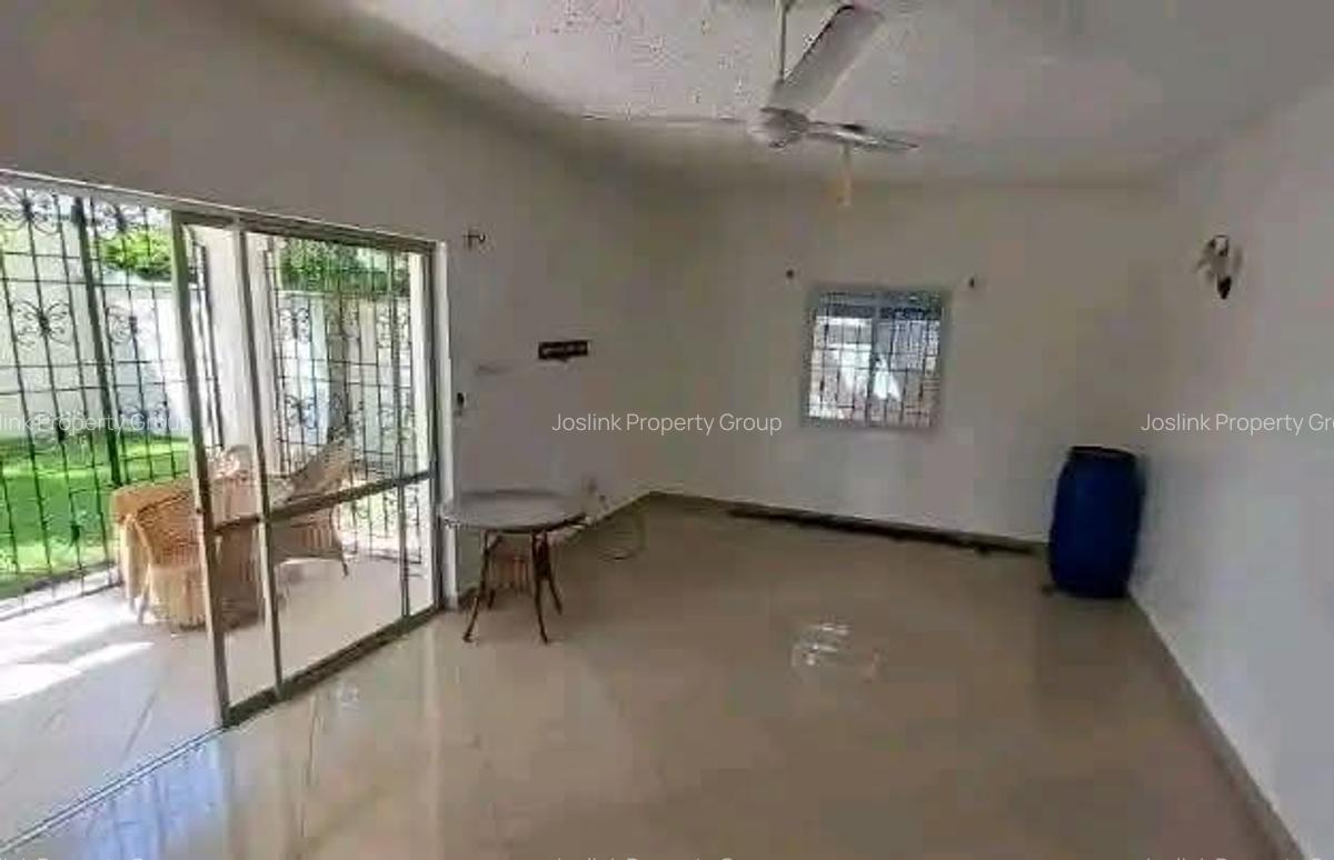 3 Bed Townhouse with En Suite at Greenwood Drive - 4