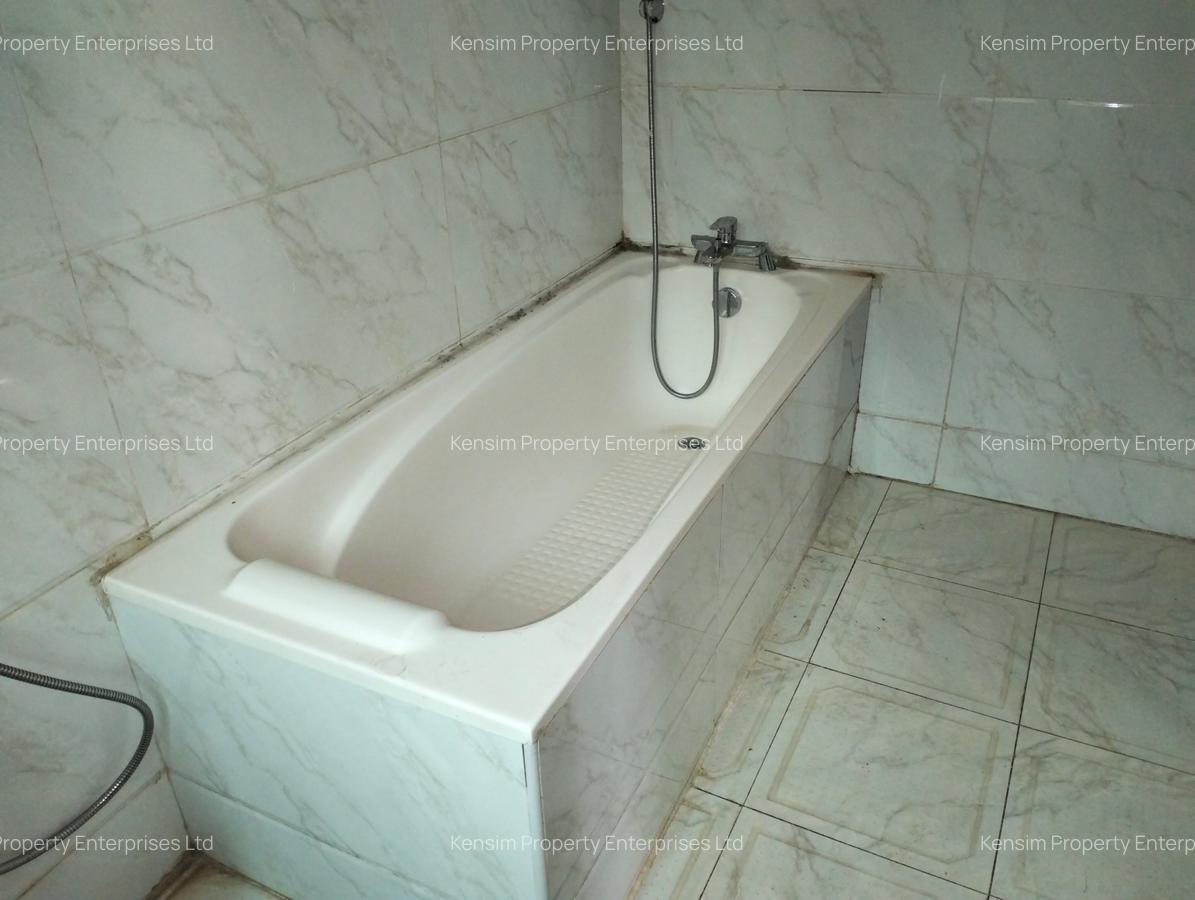 5 Bed Townhouse with En Suite in Lavington - 14