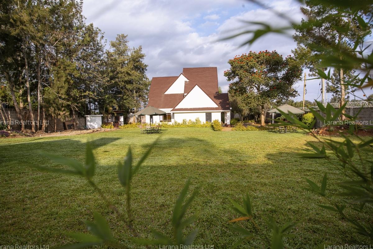 6 Bed House with En Suite at Hillcrest Dr - 12