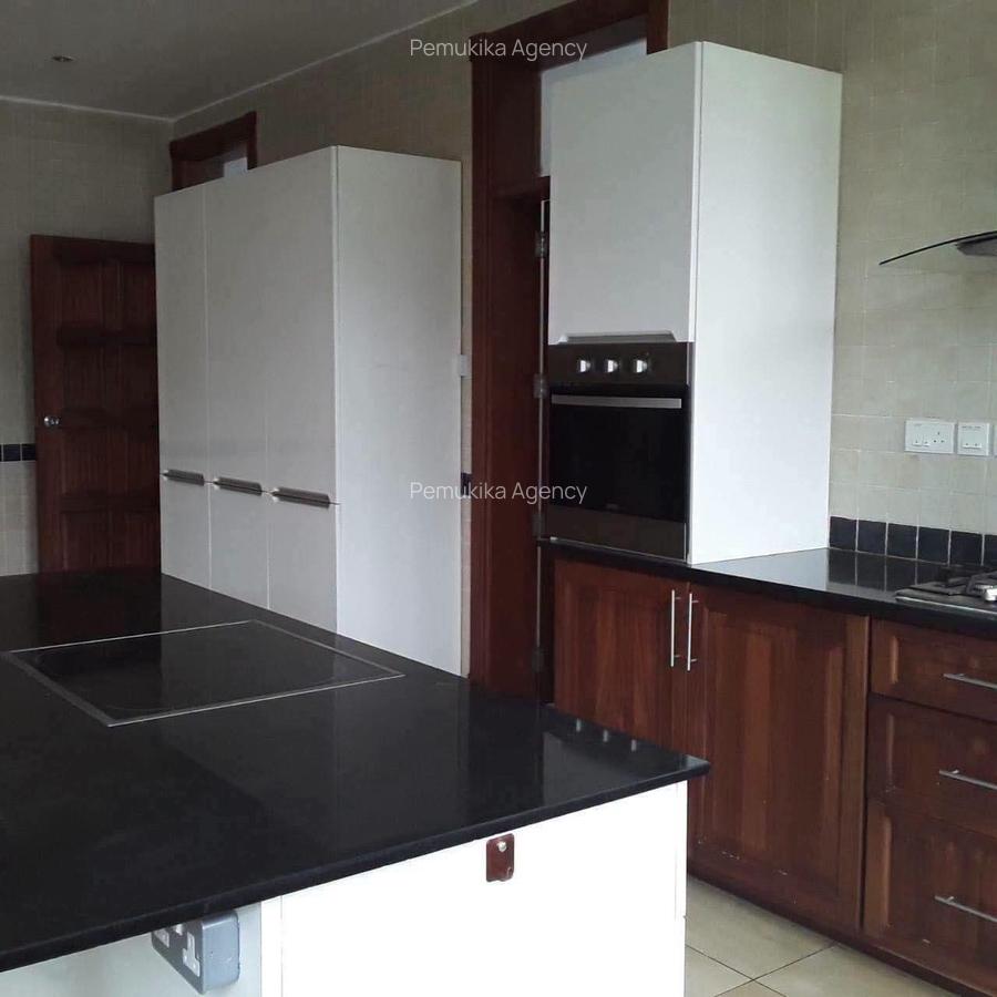 5 Bed Townhouse with En Suite in Rosslyn - 10