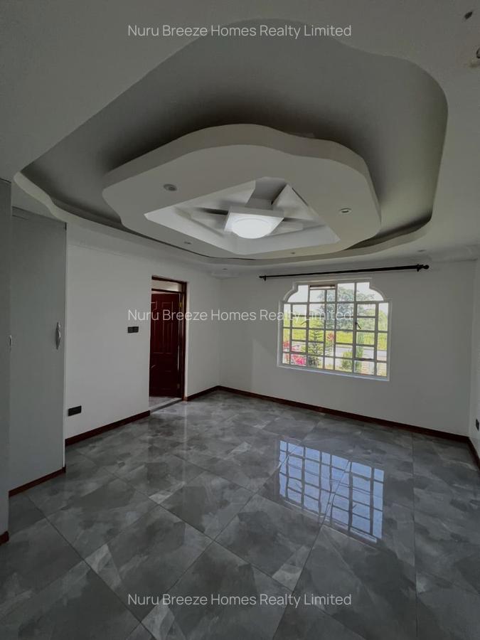 6 Bed House with En Suite in Runda - 10