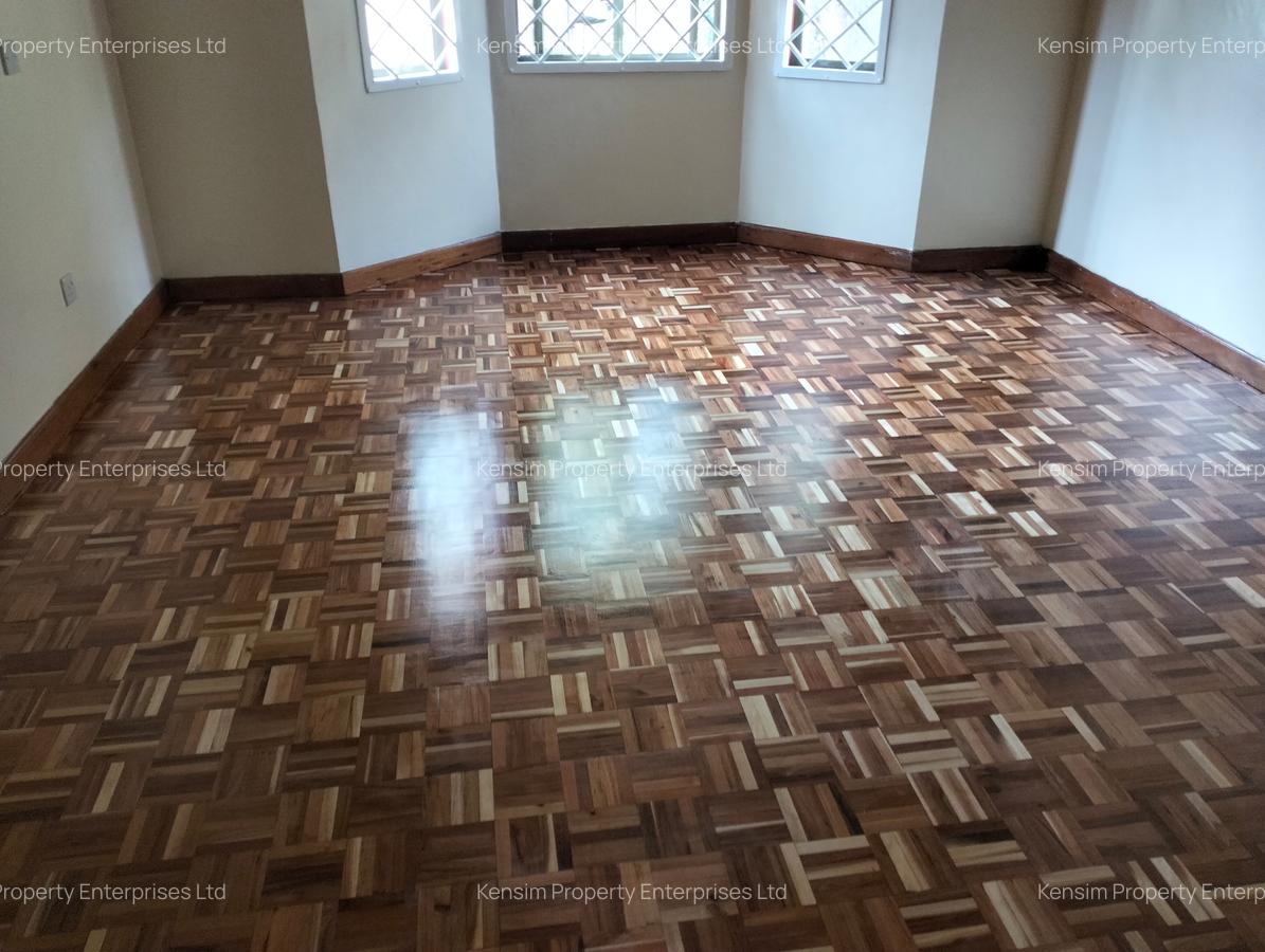 4 Bed Townhouse with En Suite in Lavington - 2