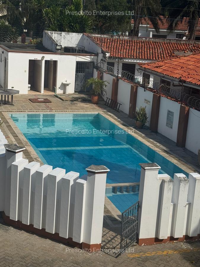 2 Bed Apartment with En Suite at Off Links Road - 18