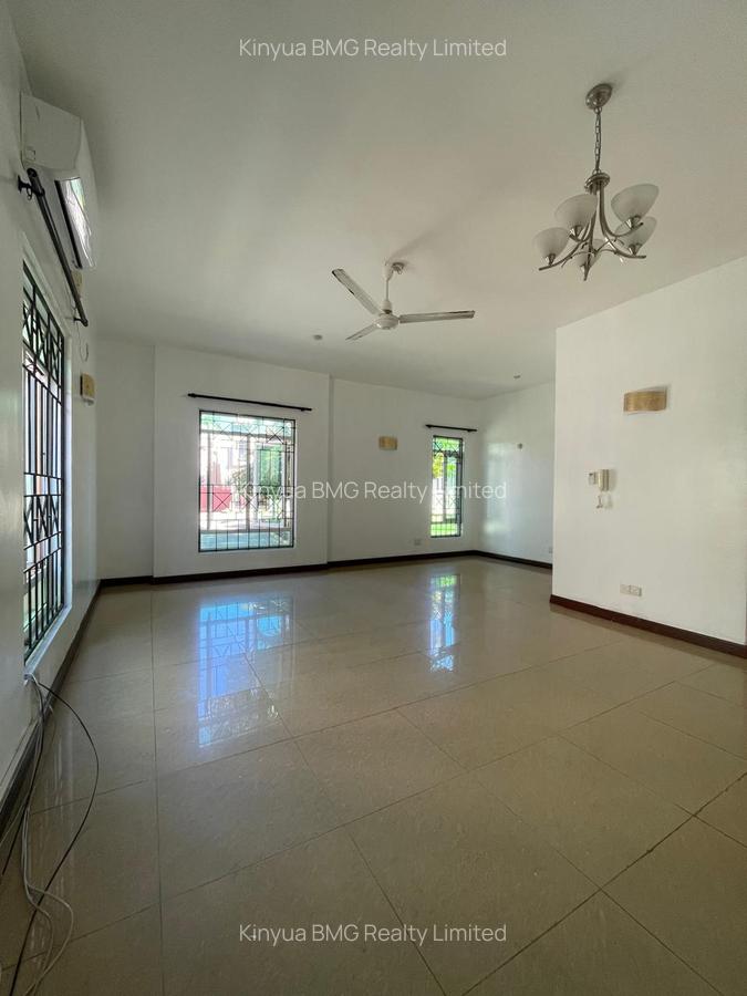 5 Bed Villa with En Suite in Nyali Area - 2