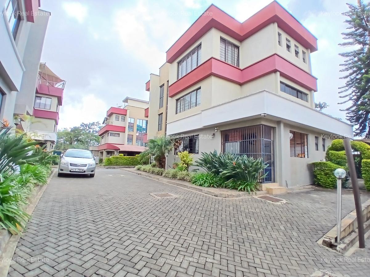5 Bed Townhouse with En Suite at Convent Drive - 2