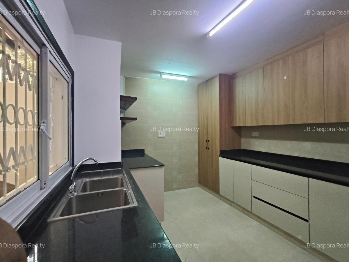 3 Bed Townhouse with En Suite at School Lane - 4