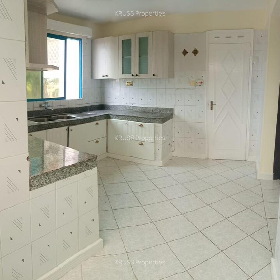 3 Bed Apartment with En Suite at As1026 - 5
