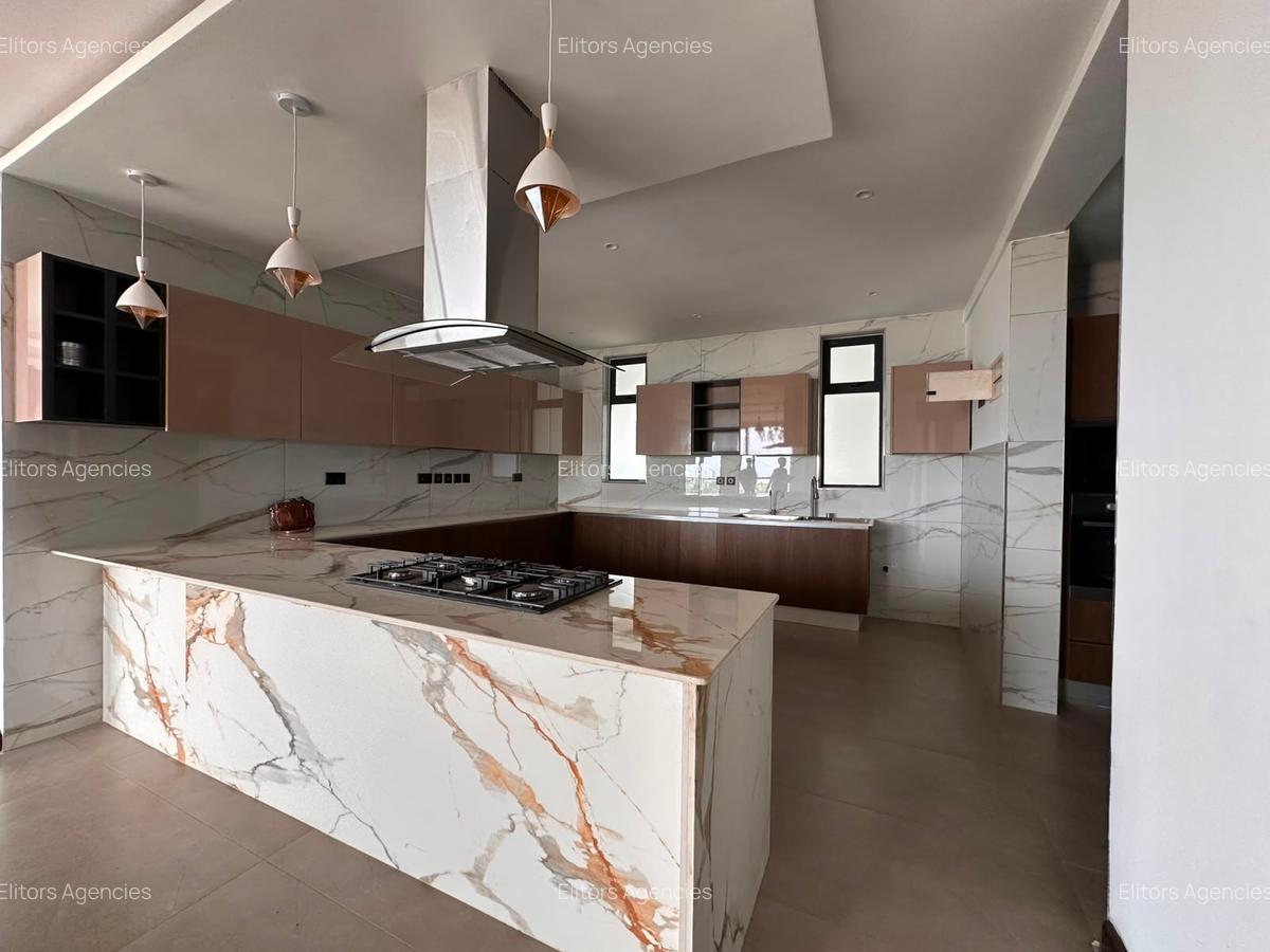 3 Bed Apartment with En Suite at Riverside Drive - 5