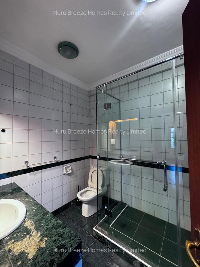 5 Bed Townhouse with En Suite in Runda - 9