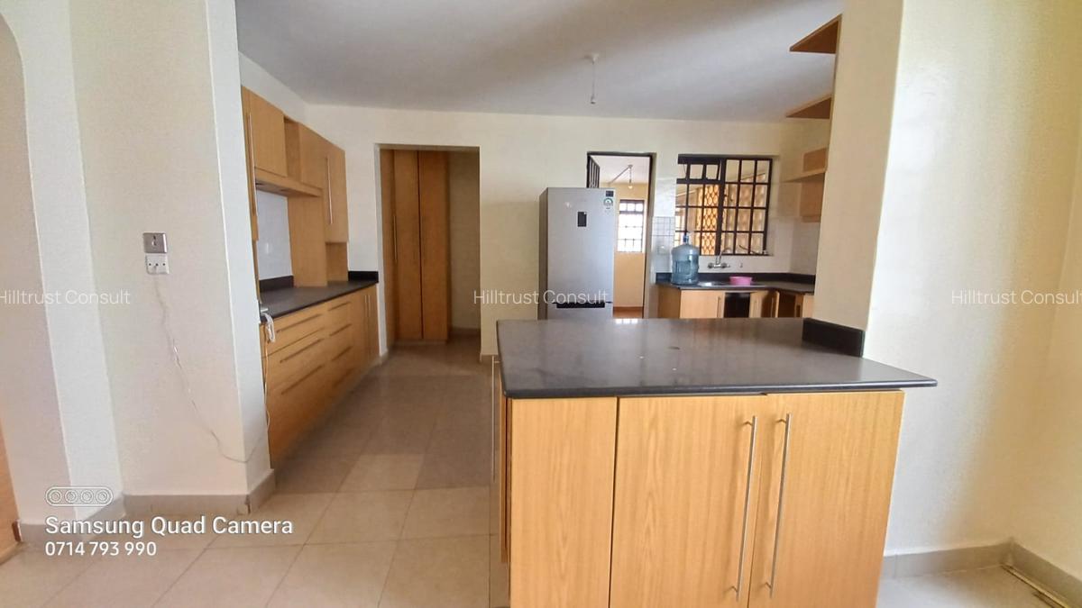 4 Bed Apartment with En Suite in Brookside - 8
