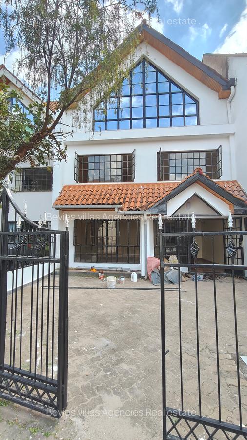 5 Bed Townhouse with En Suite at Brookside - 1