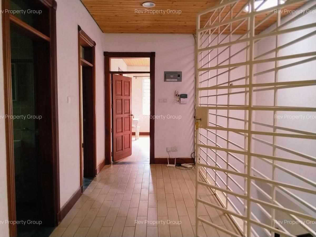 4 Bed Villa with En Suite in Rosslyn - 11