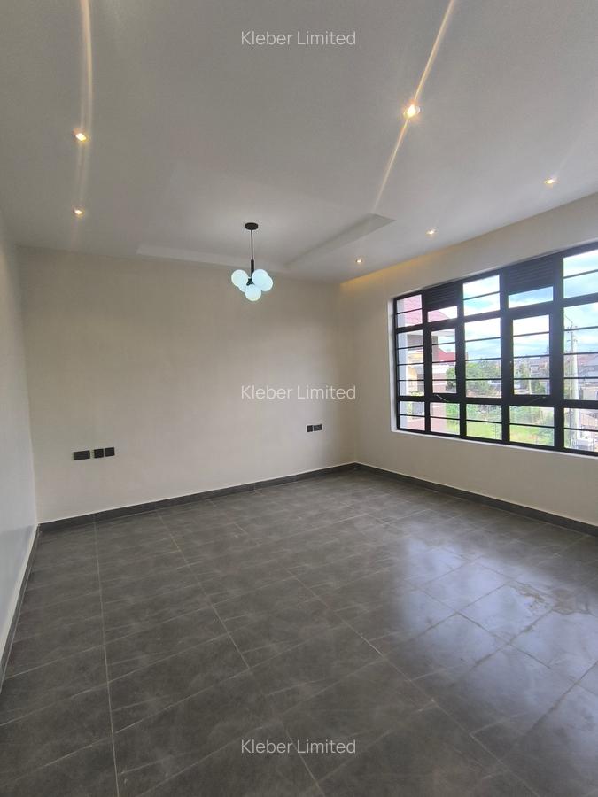 4 Bed House with En Suite at Membley - 10