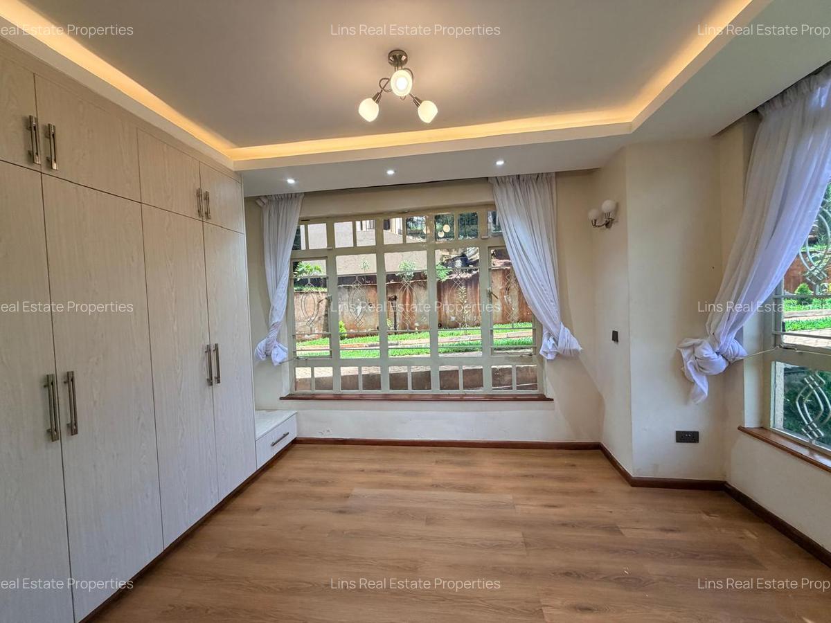 10 Bed House with En Suite in Nyari - 6